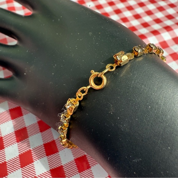 Avon “Tennis Bracelet” Goldtone/crystals size large Polished Finish NIB - Picture 2 of 6